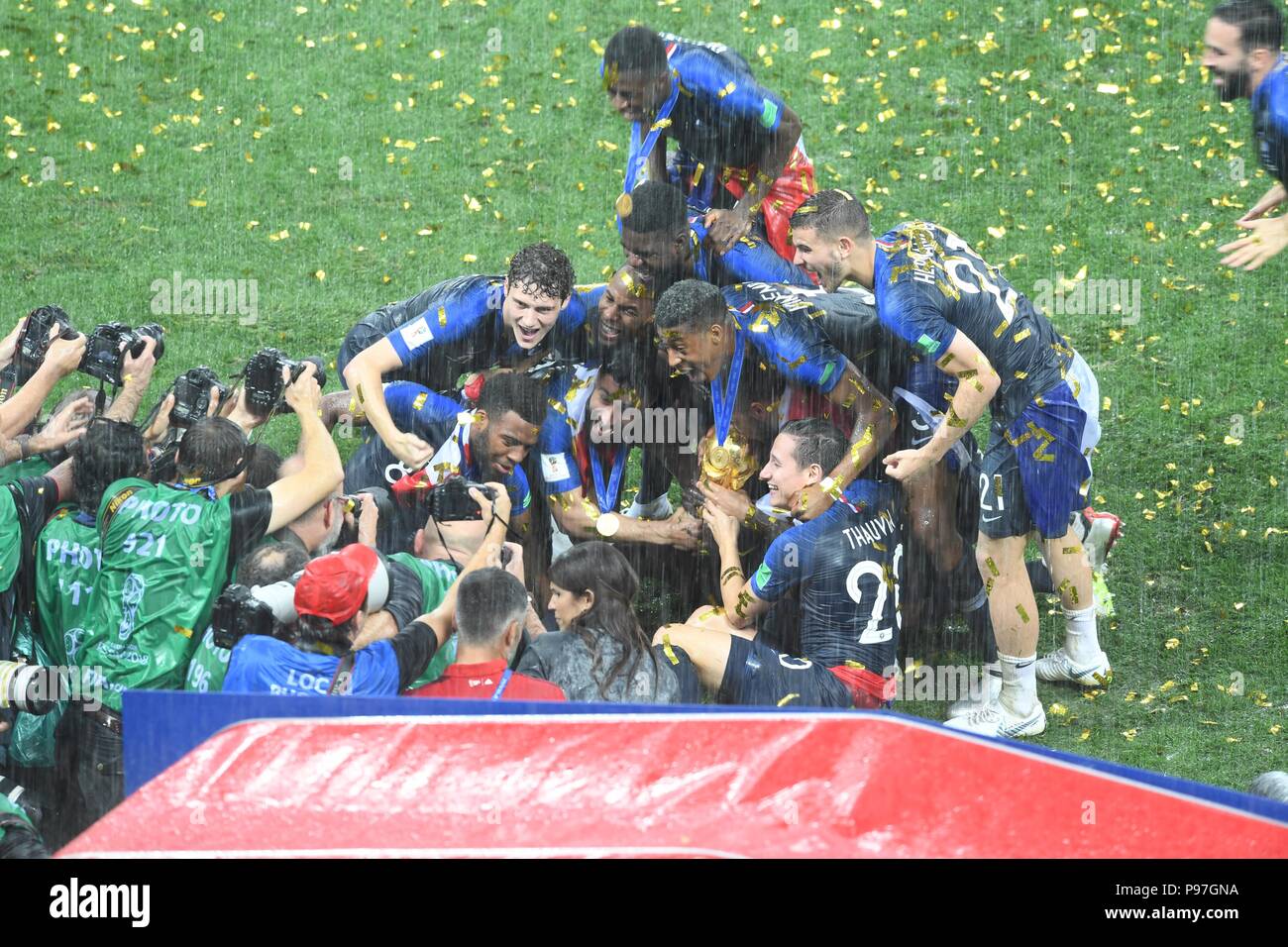 Moscou, Russie. 15 juillet 2018, l'équipe nationale du football de France célèbrent leur victoire de la coupe du monde 2018 au final, stade Luzhniki de Moscou. Shoja Lak/Alamy Live News Banque D'Images