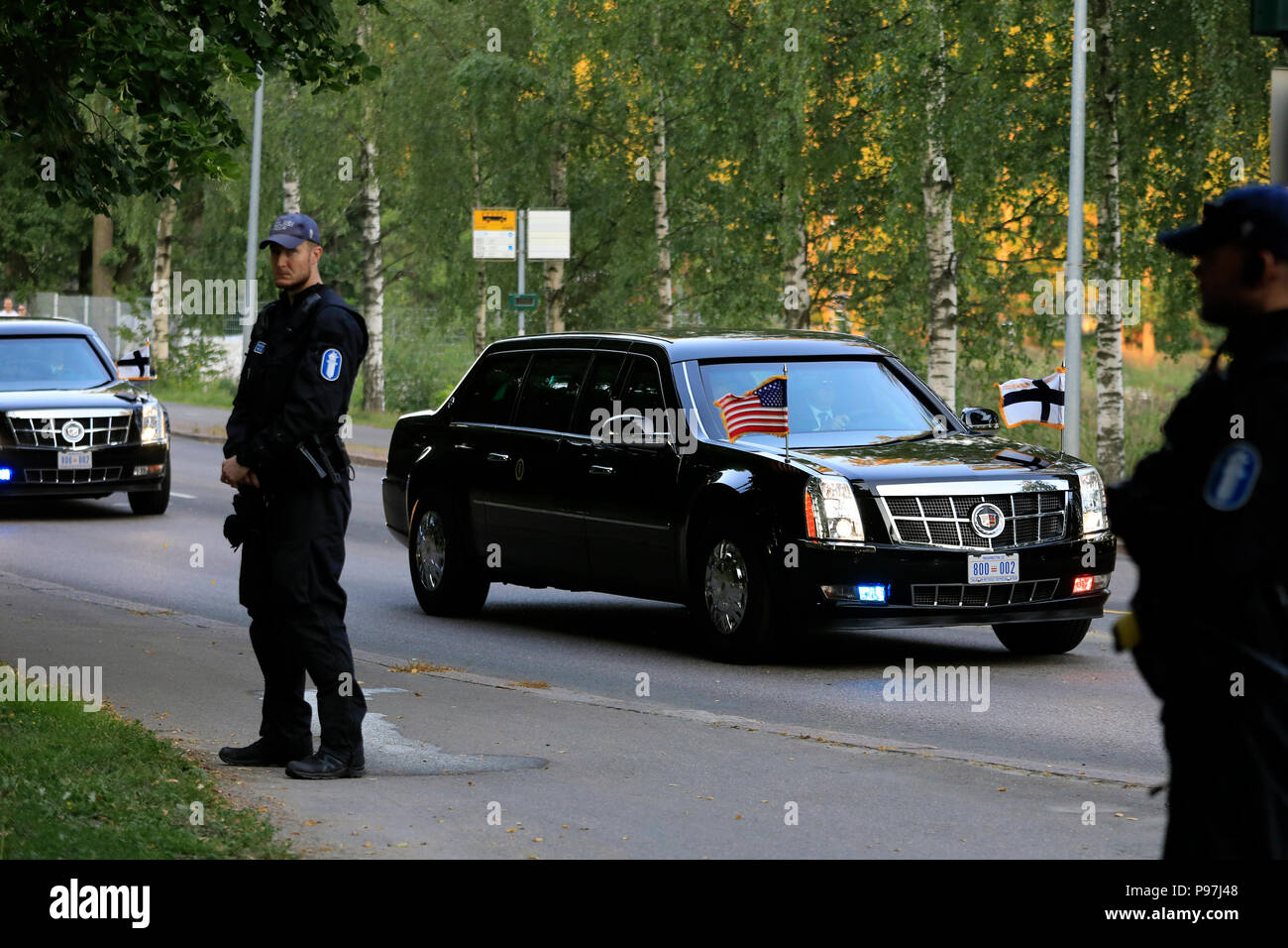 Helsinki, Finlande. Le 15 juillet 2018. Le Président américain Donald Trump's cortège présidentiel passe le long Rampsaynranta en route vers l'hôtel Hilton Helsinki Kalastajatorppa. Le président américain, Donald J. Trump et la Première Dame Melania Trump arrivent à Helsinki devant nous et présidents russes' # Helsinki 2018 Séance du 16 juillet 2018. Credit : Taina Sohlman/Alamy Live News Banque D'Images