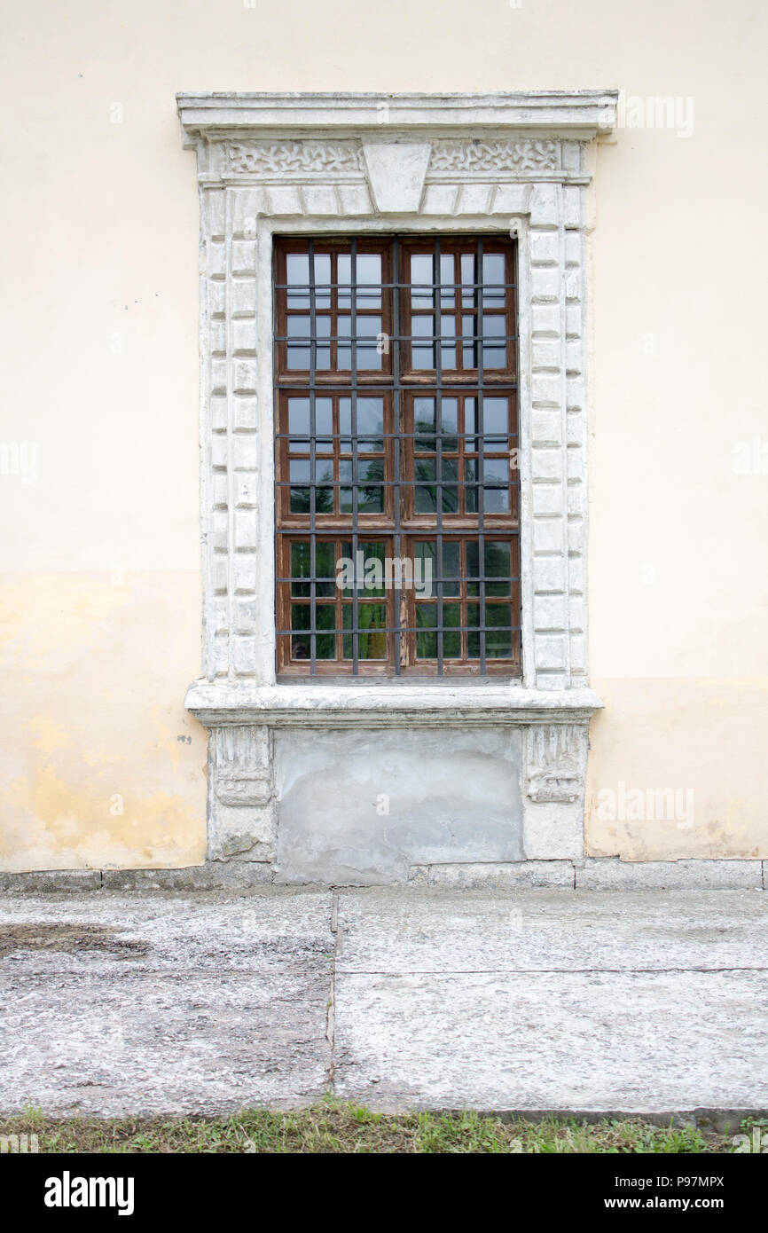 Une fenêtre avec un treillis d'un ancien bâtiment Banque D'Images