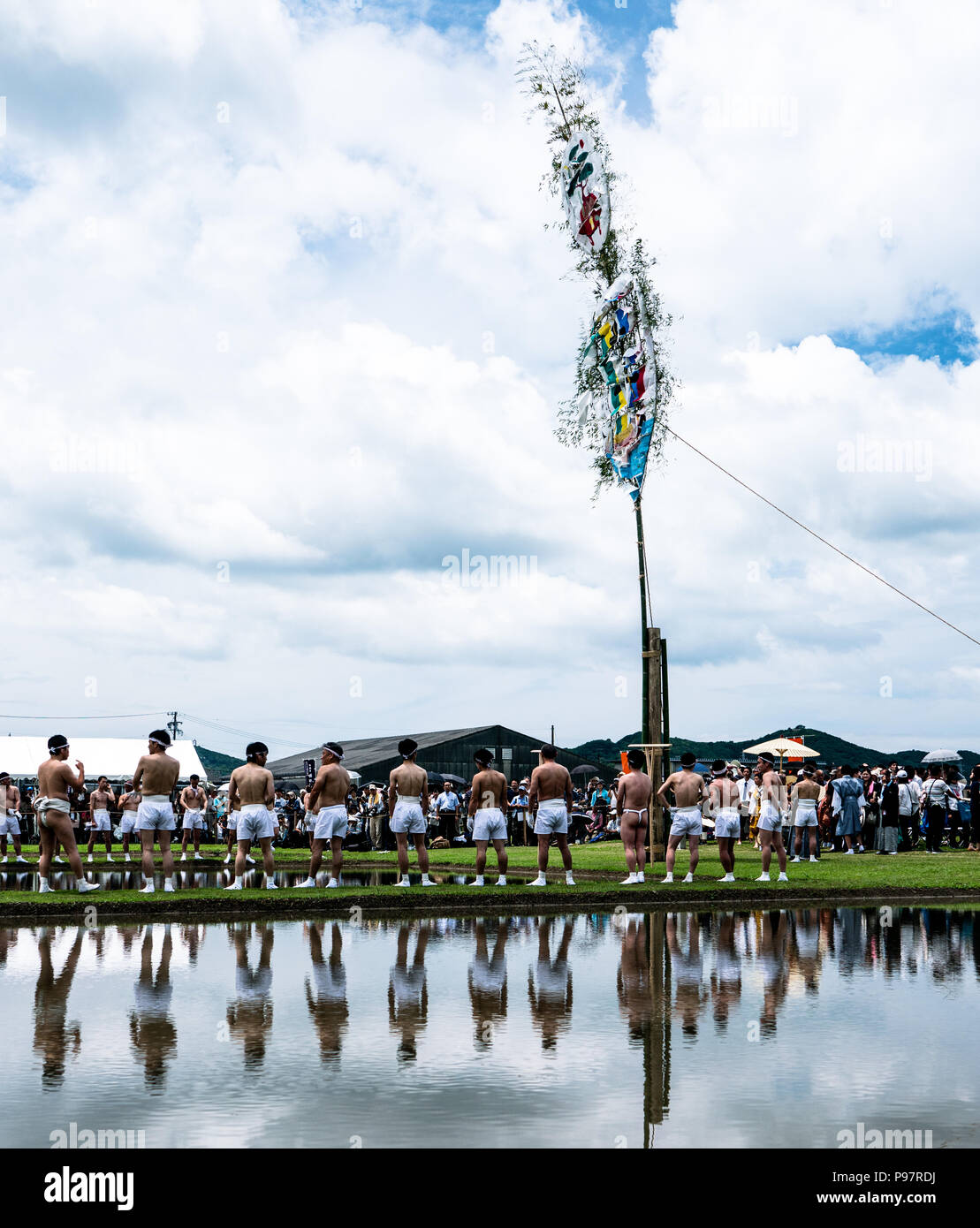 Au Japon, où le riz est considéré comme un don des dieux, la plantation est célébrée comme un événement sacré. N'Isobe Omita festival est organisé chaque année à proximité de sanctuaire d'Ise. Banque D'Images