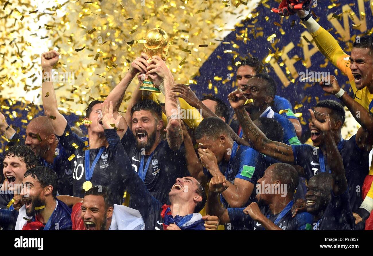 L'équipe française qui célèbre leur victoire sur la Croatie dans la finale de la Coupe du Monde FIFA 2018 au stade Luzhniki, 15 juillet 2018 à Moscou, Russie. La France est devenue la Coupe du Monde de football champions vaincre Croatie 4-2. Banque D'Images