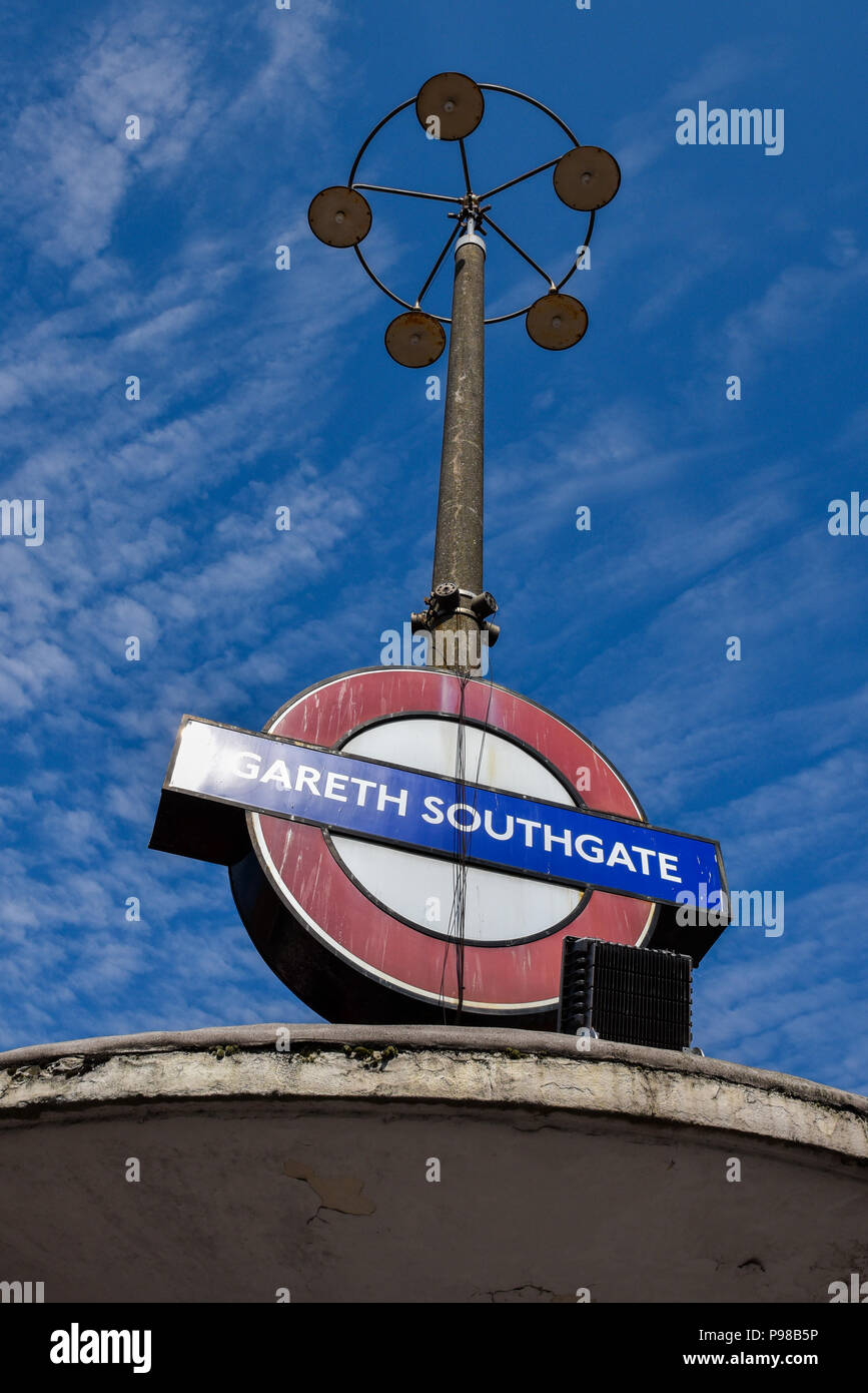 Southgate, Londres, Royaume-Uni. 16 juillet 2018. La station de métro Southgate à Enfield, au nord de Londres est temporairement nommé pour 48h comme 'Gareth Southgate' en l'honneur de l'Angleterre football manager et le succès de l'équipe. Crédit : Matthieu Chattle/Alamy Live News Banque D'Images