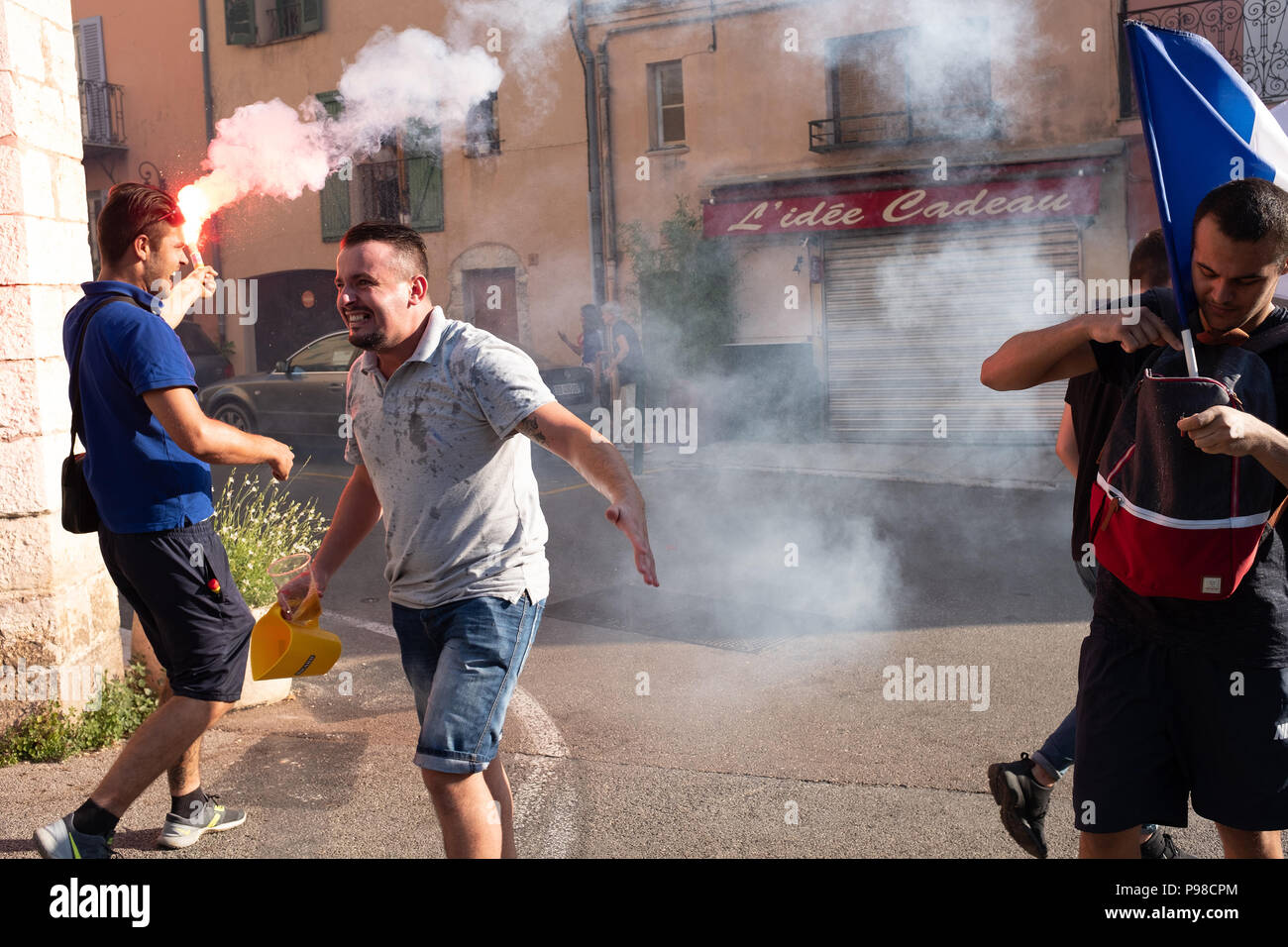 Français célébrant la Coupe du Monde de Football 2018 Français célébrant la Coupe du Monde de Football 2018 Banque D'Images