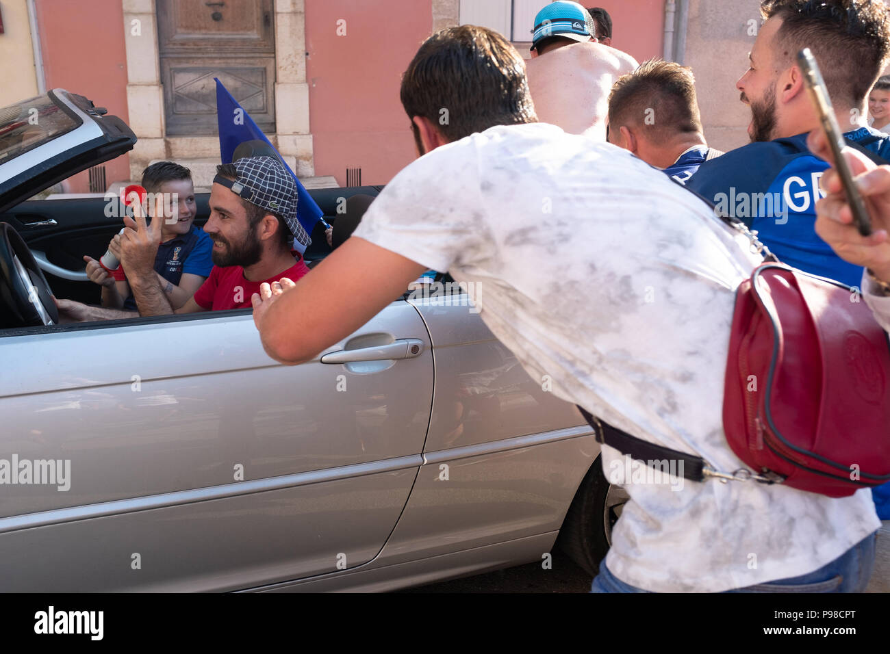 Français célébrant la Coupe du Monde de Football 2018 Français célébrant la Coupe du Monde de Football 2018 Banque D'Images