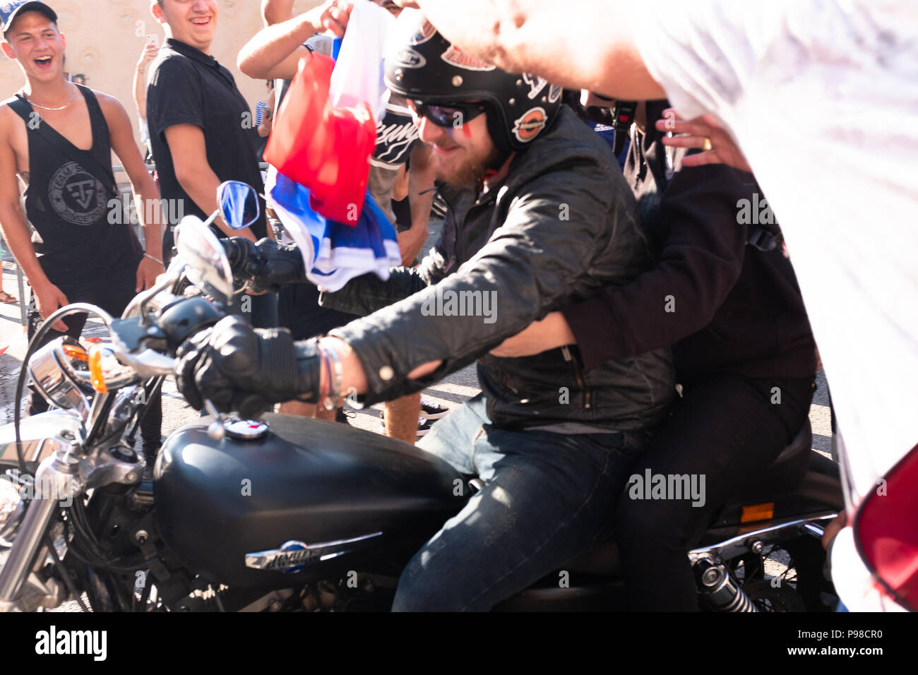 Français célébrant la Coupe du Monde de Football 2018 Français célébrant la Coupe du Monde de Football 2018 Banque D'Images
