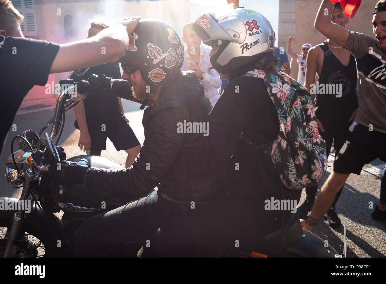 Français célébrant la Coupe du Monde de Football 2018 Français célébrant la Coupe du Monde de Football 2018 Banque D'Images