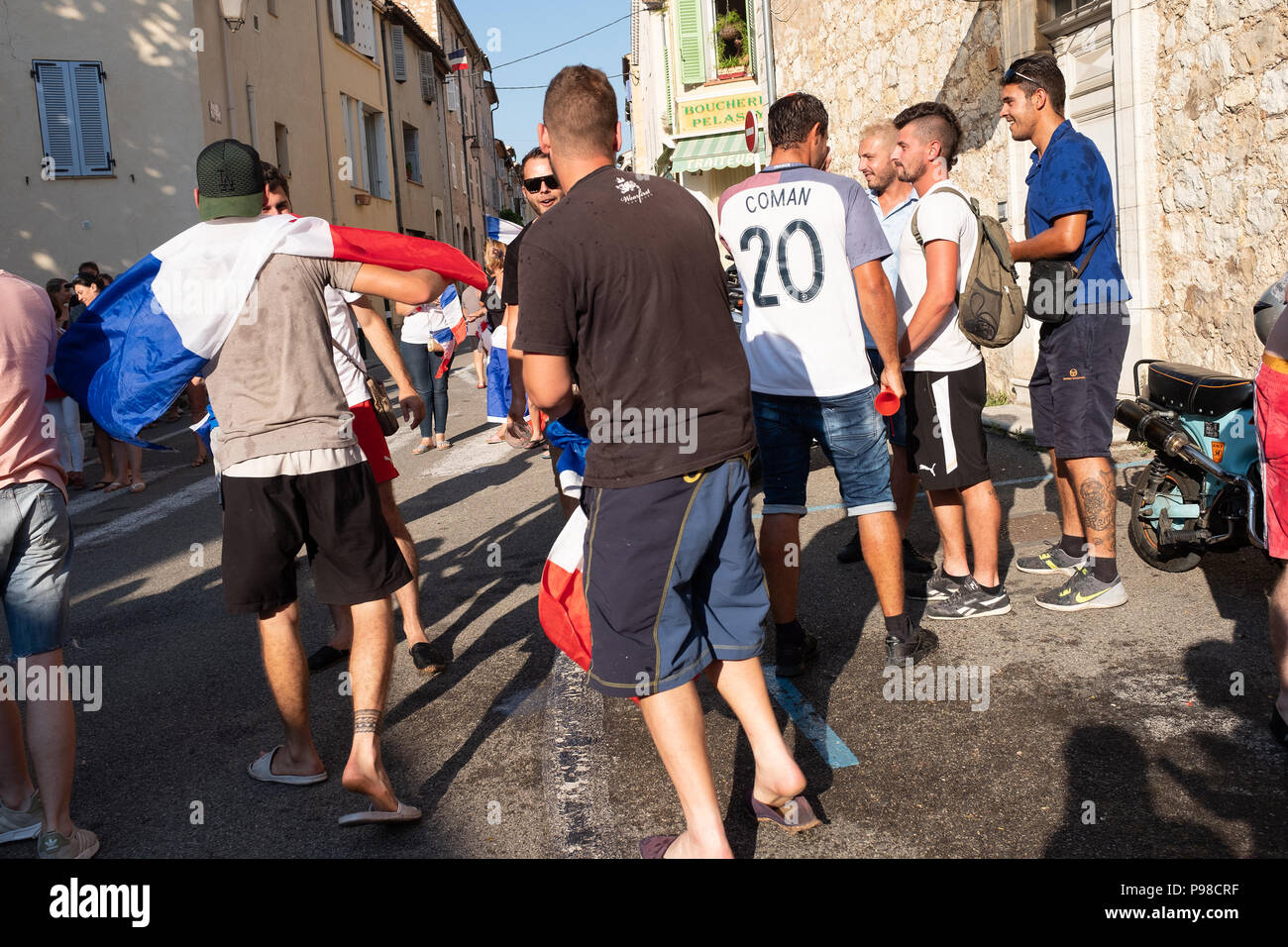 Français célébrant la Coupe du Monde de Football 2018 Français célébrant la Coupe du Monde de Football 2018 Banque D'Images