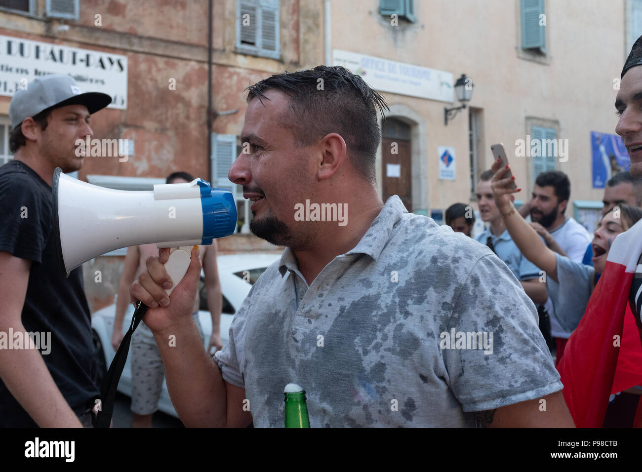 Français célébrant la Coupe du Monde de Football 2018 Français célébrant la Coupe du Monde de Football 2018 Banque D'Images