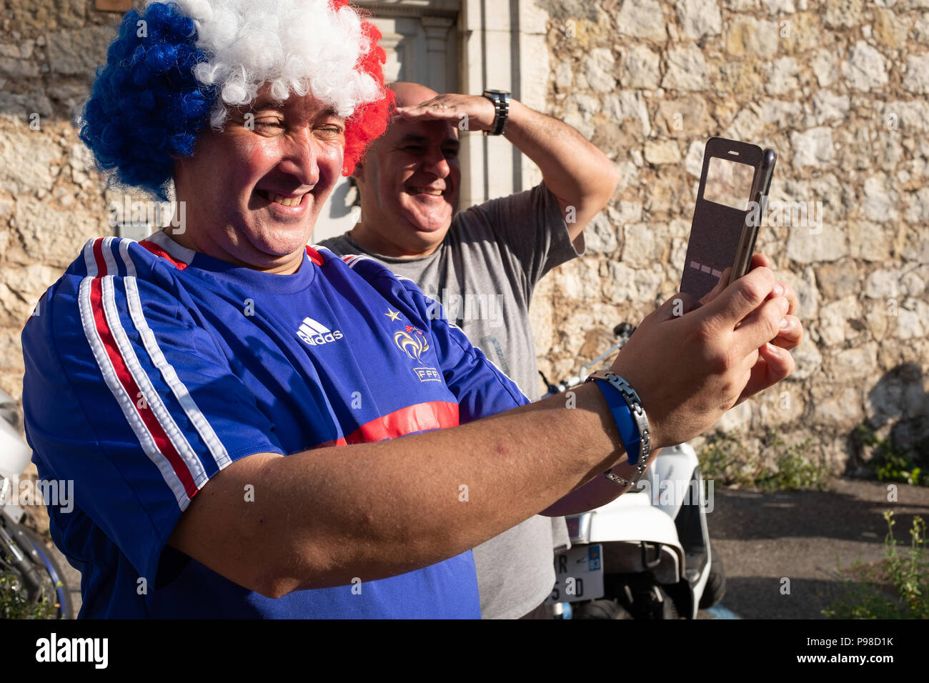 Français célébrant la Coupe du Monde de Football 2018 Banque D'Images