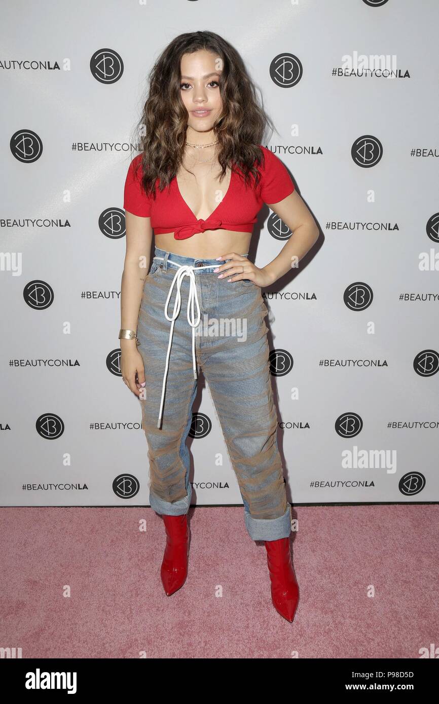 Sarah Jeffery présents pour Beautycon Festival LA 2018, Los Angeles