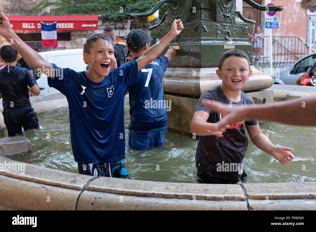 Français célébrant la Coupe du Monde de Football 2018 Banque D'Images
