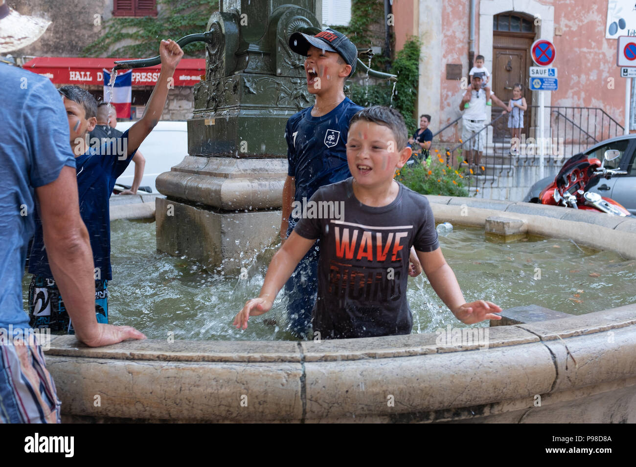 Français célébrant la Coupe du Monde de Football 2018 Banque D'Images