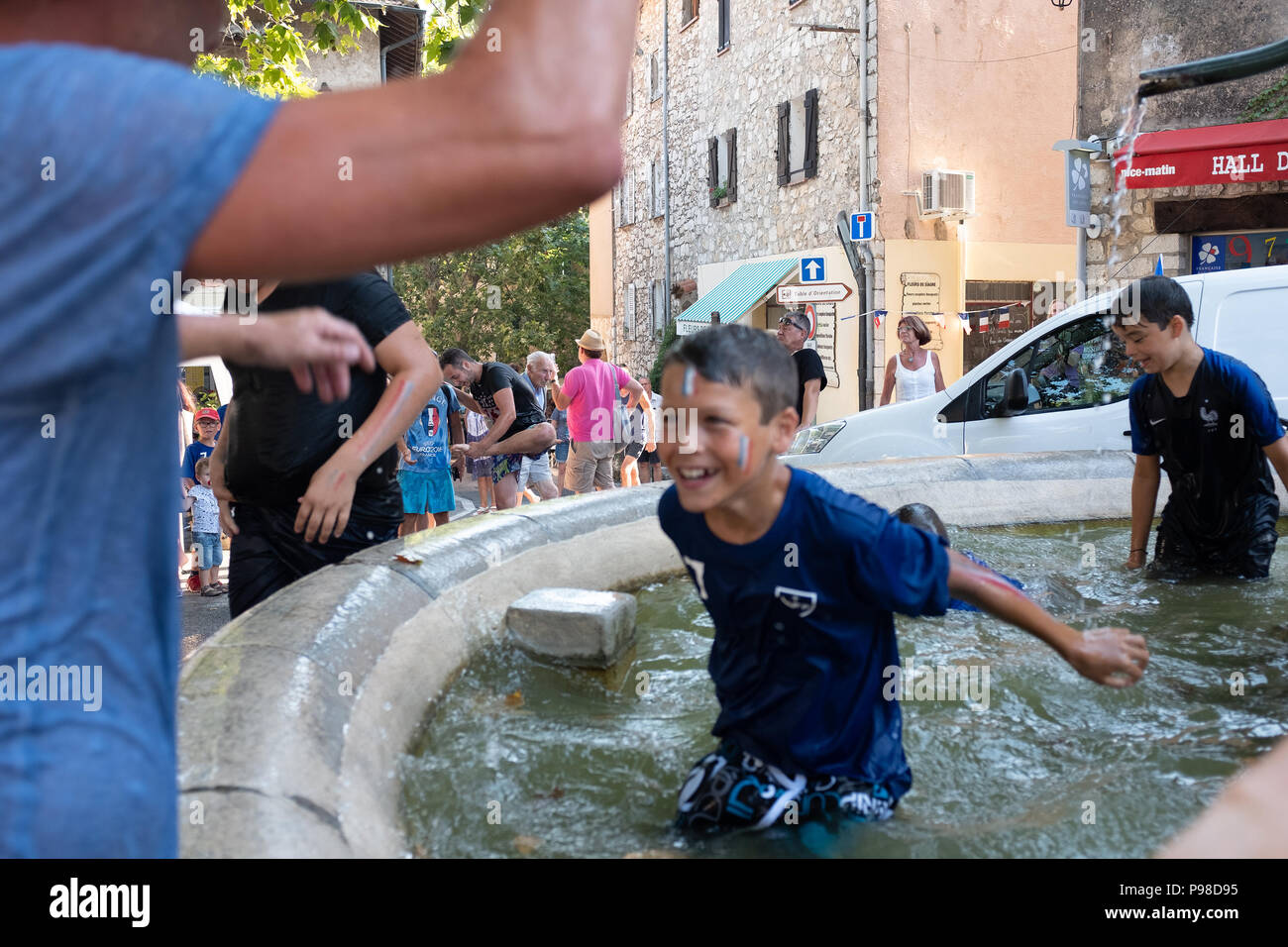 Français célébrant la Coupe du Monde de Football 2018 Banque D'Images
