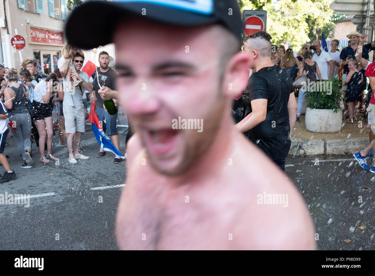 Français célébrant la Coupe du Monde de Football 2018 Banque D'Images