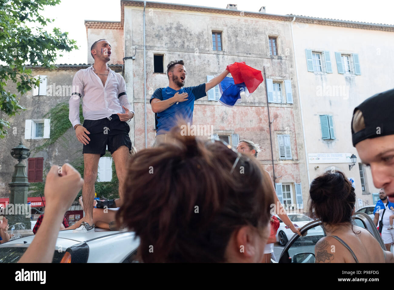 Français célébrant la Coupe du Monde de Football 2018 Banque D'Images