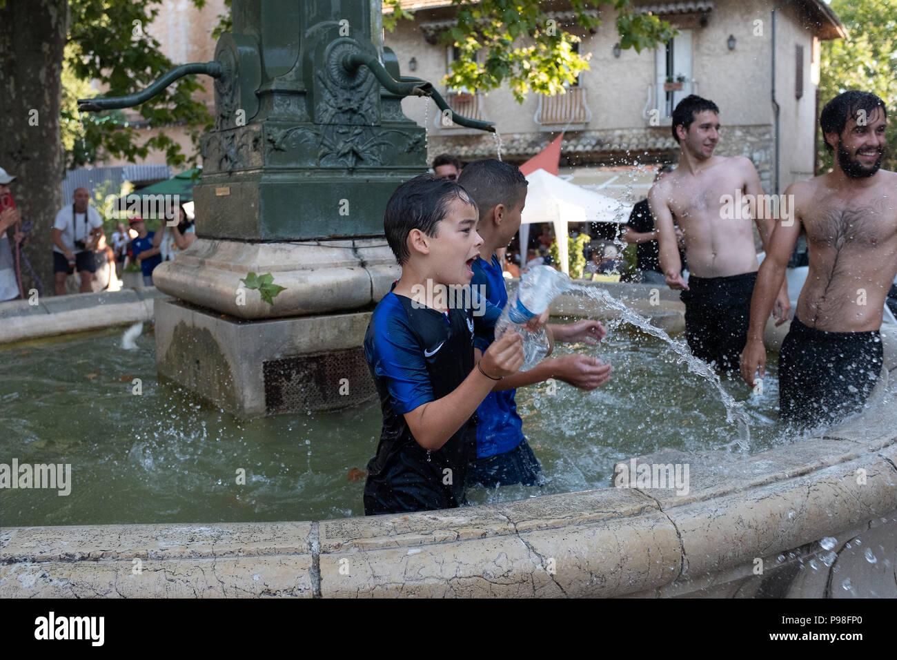 Français célébrant la Coupe du Monde de Football 2018 Banque D'Images