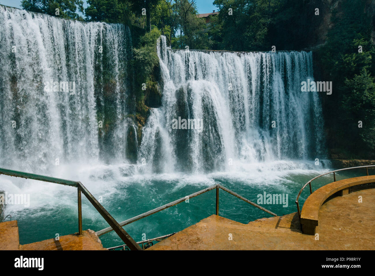 La chute d'eau de Pliva, l'une des principales attractions touristiques de la petite ville de Jajce, Bosnie-Herzégovine Banque D'Images