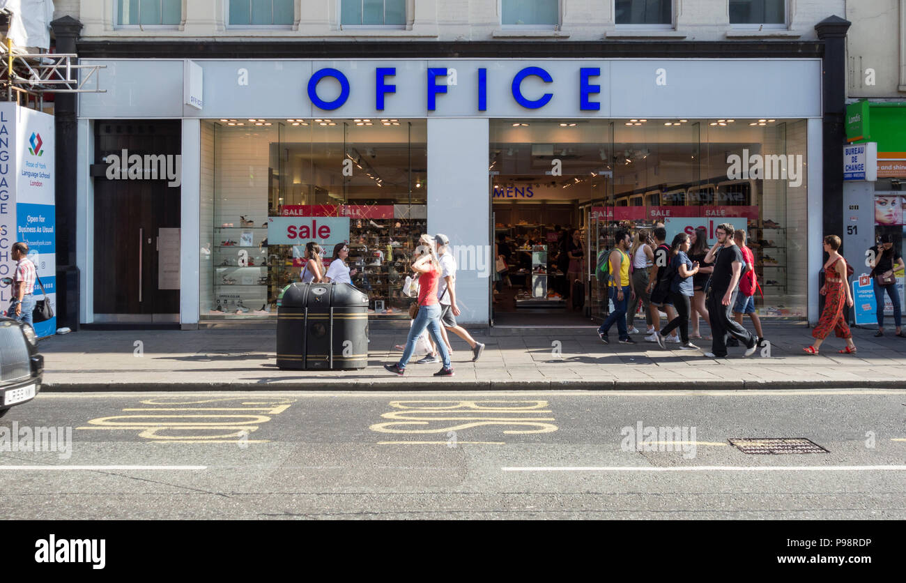 Chaussures Bureau magasin sur Oxford Street, London, UK Photo Stock - Alamy