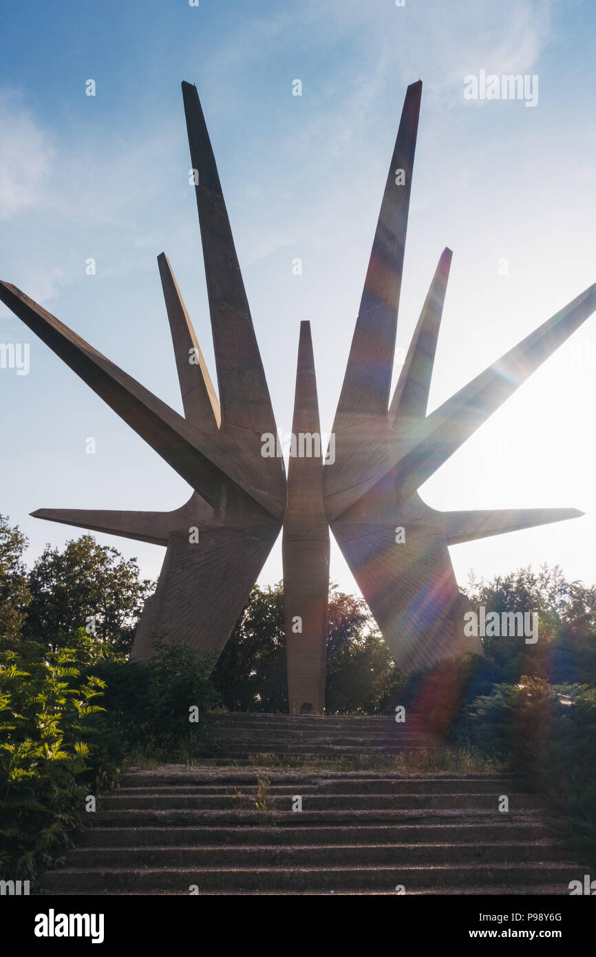 Le Kosmaj Memorial complexe, une star-pointues comme monument érigé au sud de Belgrade, Serbie pour commémorer les soldats morts Banque D'Images