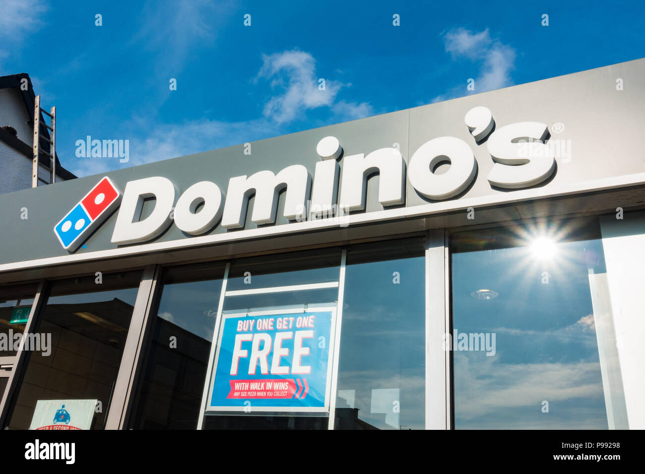 Domino's Pizza à emporter plus de signe et logo restaurant Banque D'Images