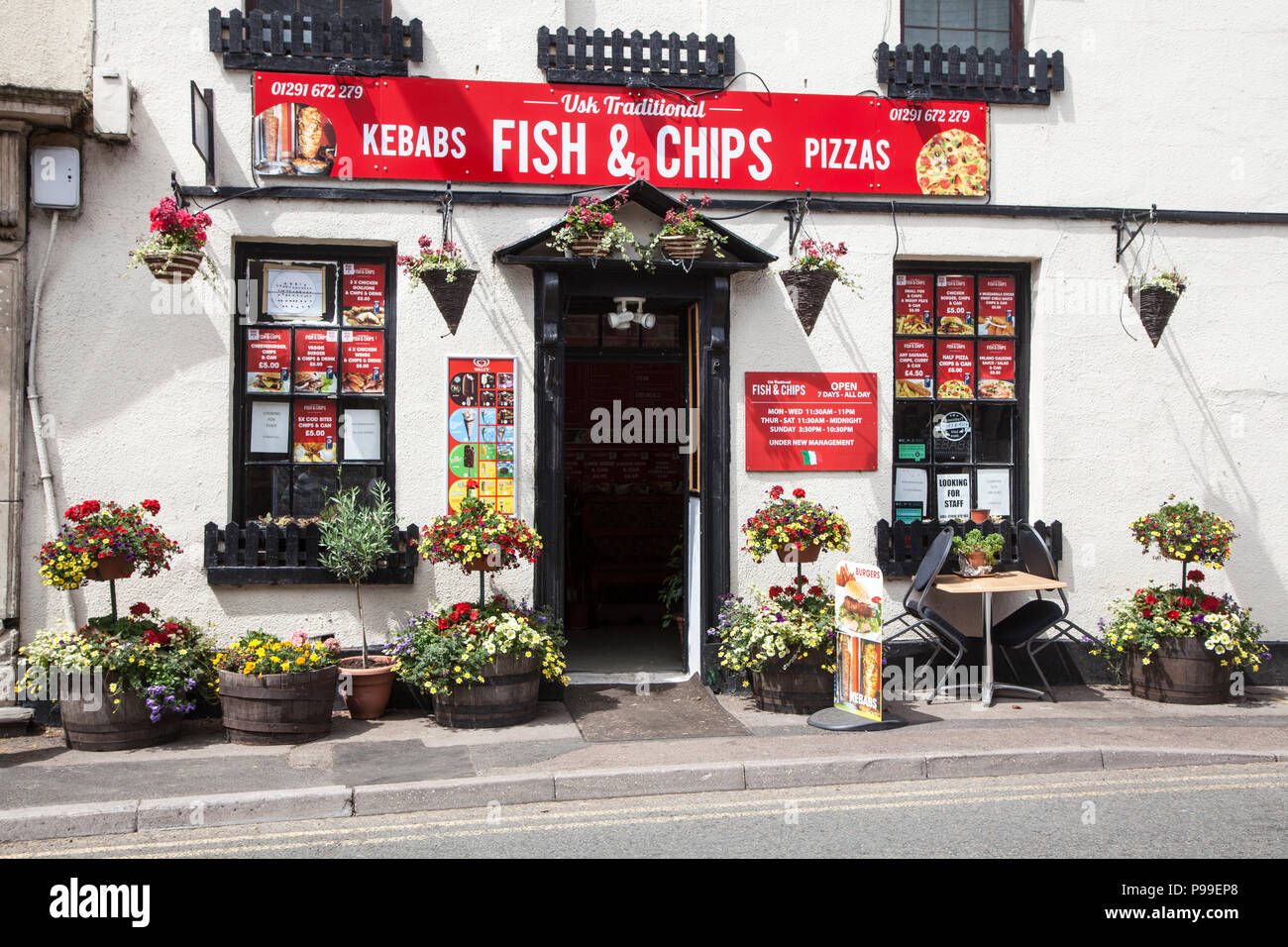 L'Usk Poisson et Chip shop, dans le sud du Pays de Galles, Royaume-Uni Banque D'Images