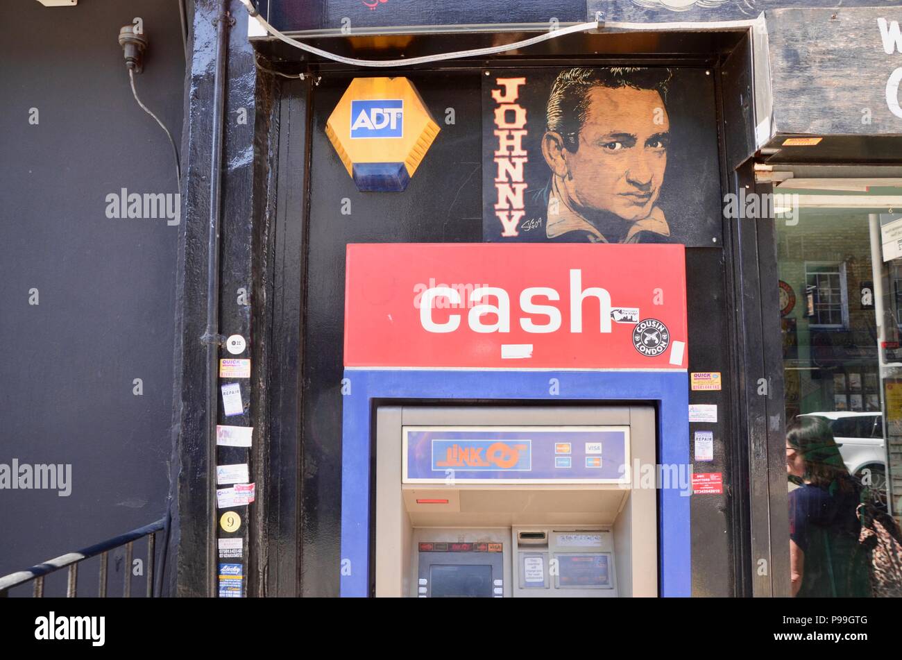 Portrait de Johnny Cash au-dessus d'un point de trésorerie Camden Town Londres 2018 Banque D'Images
