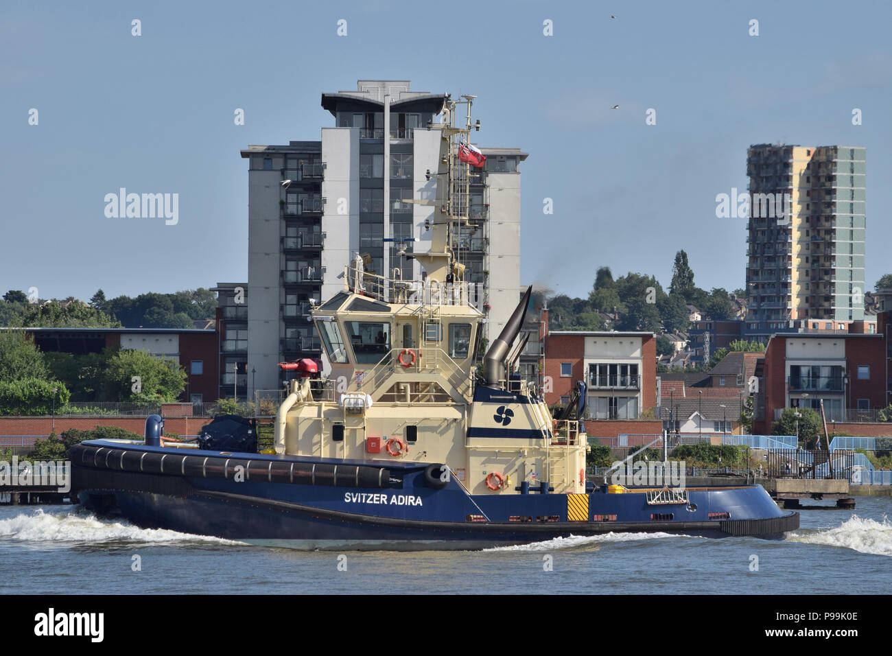 Svitzer Global, le remorqueur Svitzer Adira vu la tête de la Tamise à Londres pour aider avec le départ d'un navire du port de Londres Banque D'Images