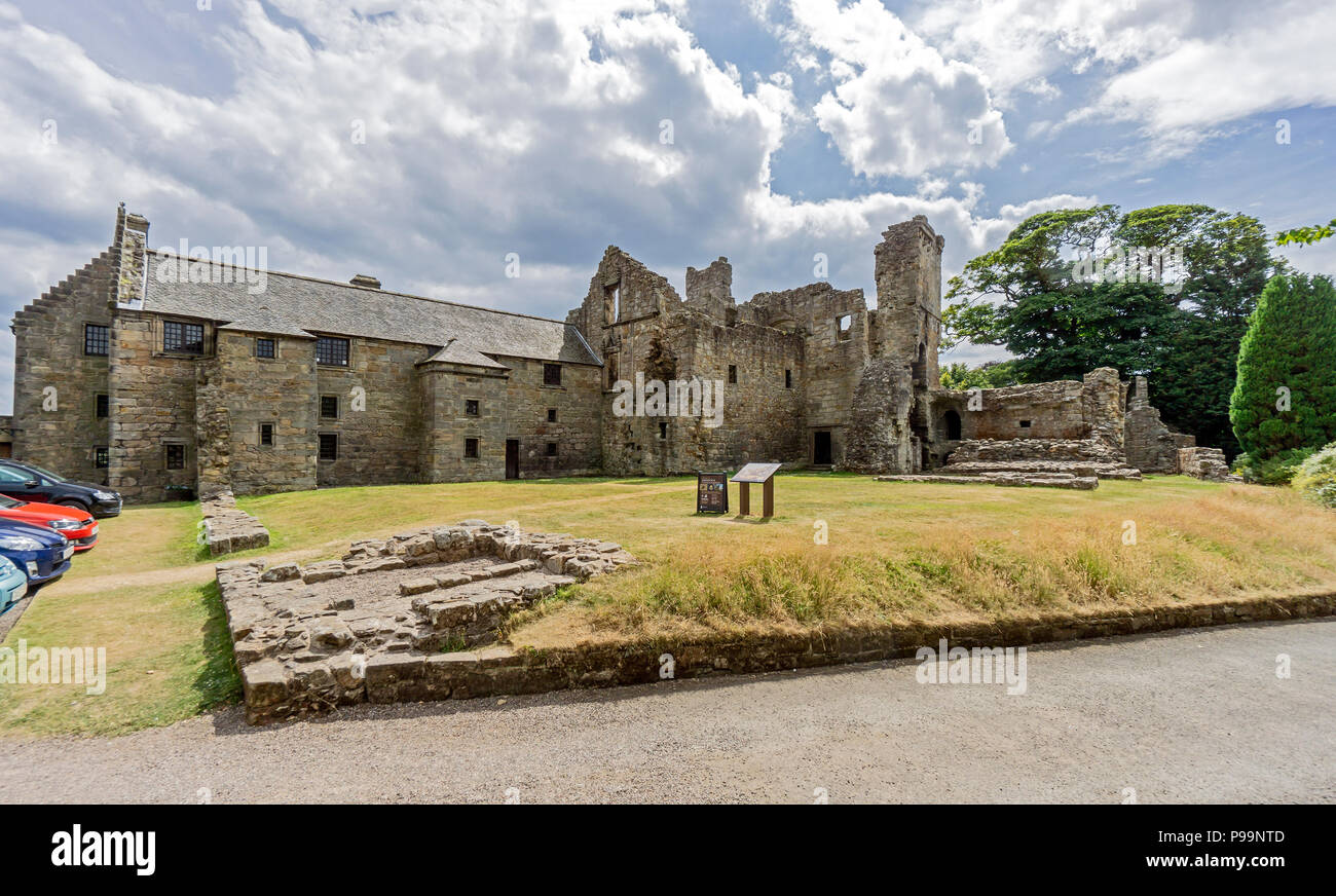 Vue depuis le nord de l'Écosse Fife Aberdour Aberdour Castle UK Banque D'Images