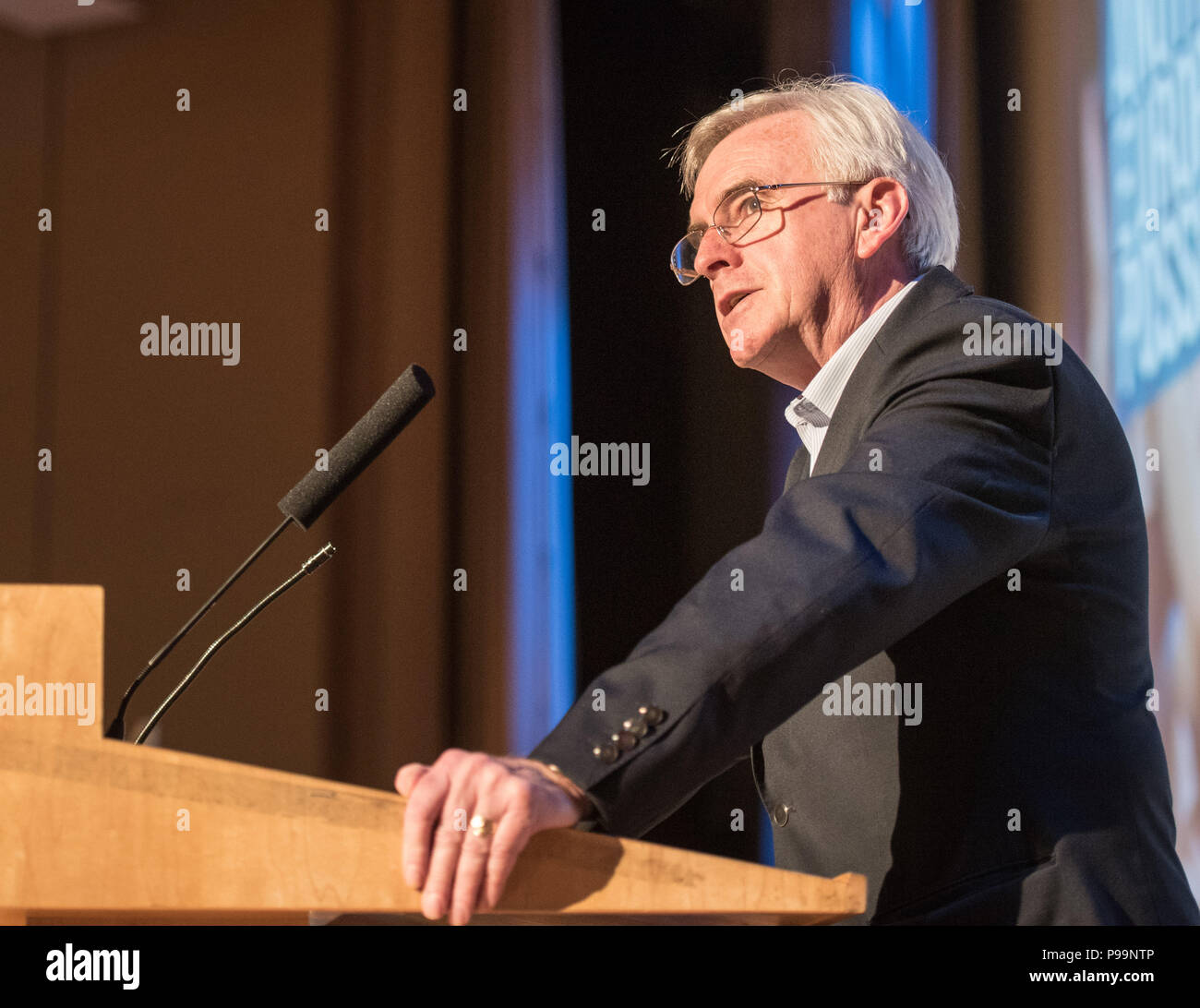 Institut d'éducation de l'UCL (OIE), 20 Bedford Way, London, UK. 28 mai 2016. Le poste du parti travailliste John McDonnell prend sur la scène pour un CIP Banque D'Images