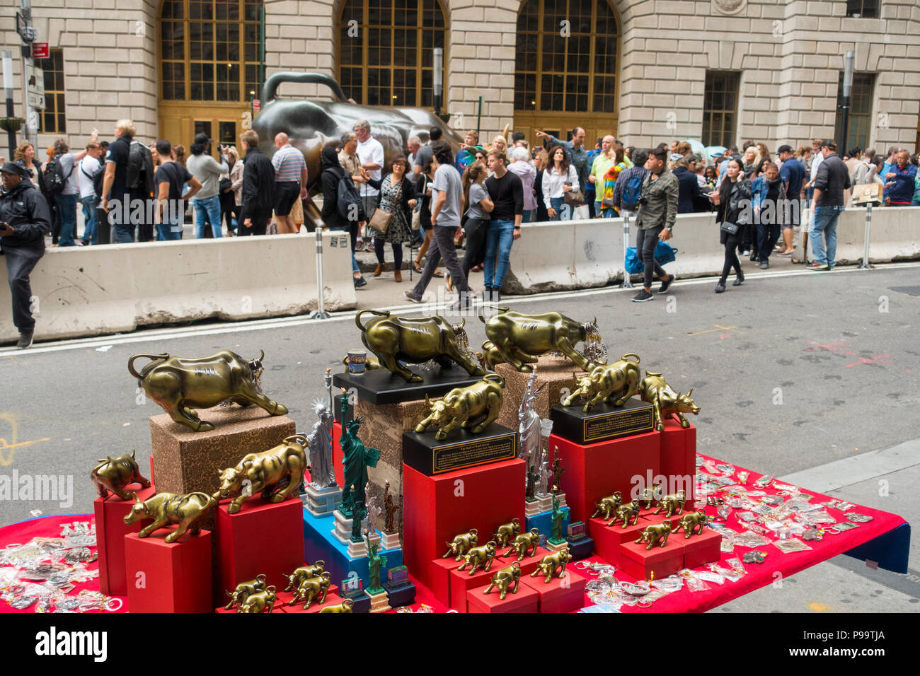 Bull charge Wall street new york city Banque D'Images