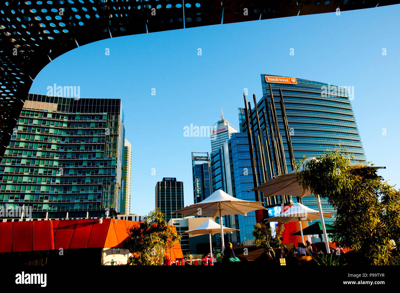 PERTH, AUSTRALIE - 11 juillet 2018 : architecture des bâtiments commerciaux et yagan nouvellement construit Square Banque D'Images