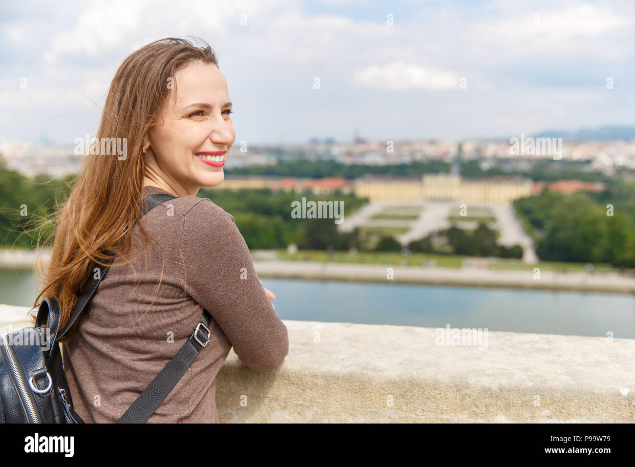 Jeune femme sightseeining heureux à Vienne,Autriche Banque D'Images