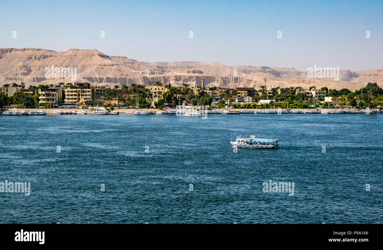 Traversee En Bateau Du Fleuve Nil Louxor A West Bank Luxor