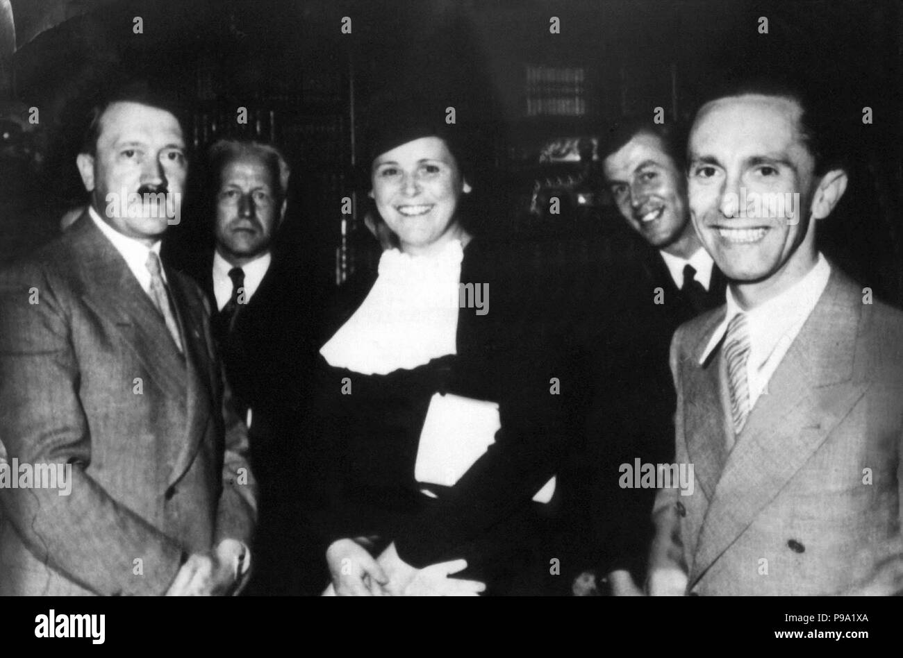 Adolf Hitler, Franz Von Hoesslin, Maria Müller et Joseph Goebbels au cours d'une réception à Winifried Wagner en Haus Wahnfried. Musée : Bayerisches Hauptstaatsarchiv. Banque D'Images