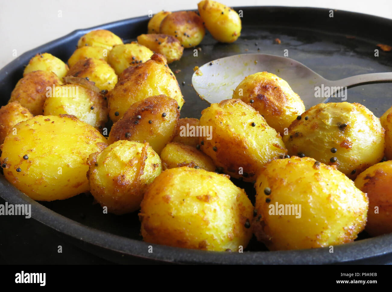 Pomme de terre de l'Inde du sud semi-fry ou curry. C'est très simple et délicieux plat typique de l'Inde du Sud Banque D'Images