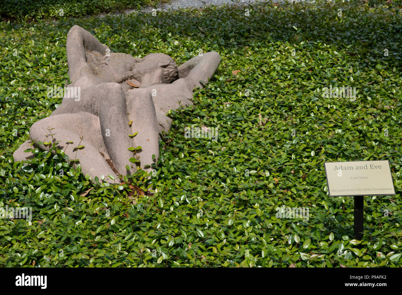 La Nouvelle-Orléans, Louisiane - un cast stone sculpture intitulée 'Adam et Eve', par Enrique AlfÃ©rez, dans le Enrique AlfÃ©rez Jardin de sculptures dans la nouvelle Orlean Banque D'Images