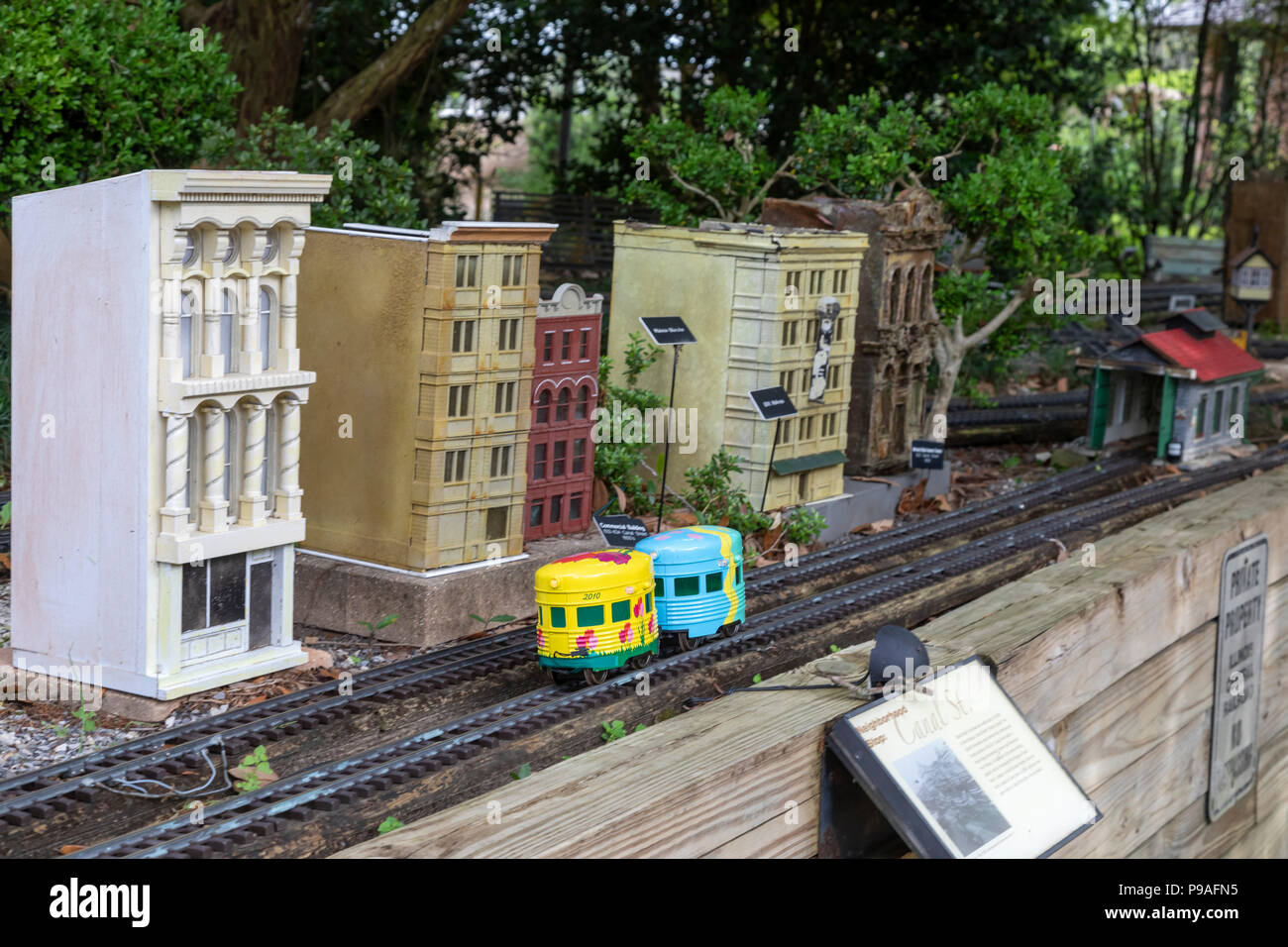 La Nouvelle-Orléans, Louisiane - Le Train historique Jardin dans le Jardin Botanique de New Orleans La Nouvelle-Orléans affiche architecture typique du début du 19ème cen Banque D'Images