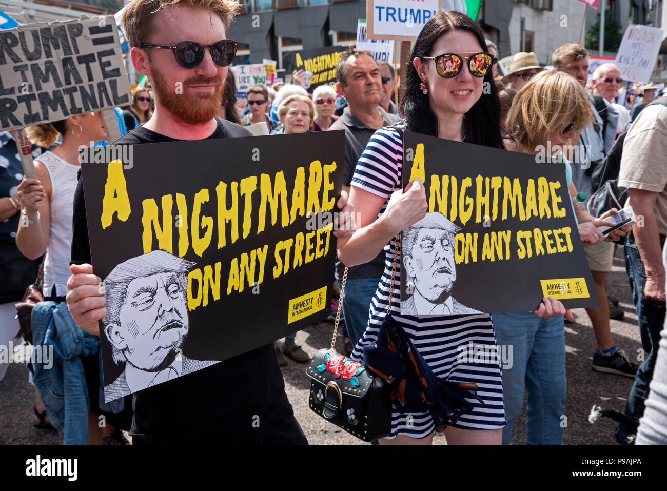Les manifestants à Paris pour protester contre la visite de Donald Trump pour le Royaume-Uni, le 14 juillet 2018. Banque D'Images