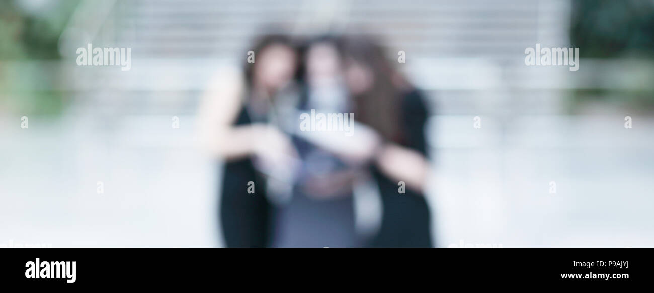 Image floue de business team standing in office Banque D'Images