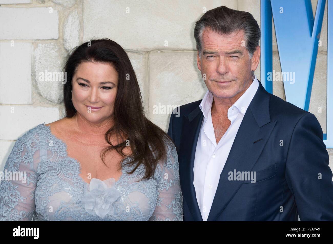 Londres, Royaume-Uni. 16 juillet, 2018. Pierce Brosnan et Keely Shaye Smith assister à Mamma Mia ! Here We Go Again - Première mondiale. Londres, Royaume-Uni. 16/07/2018 | Le monde d'utilisation : dpa Crédit photo alliance/Alamy Live News Banque D'Images