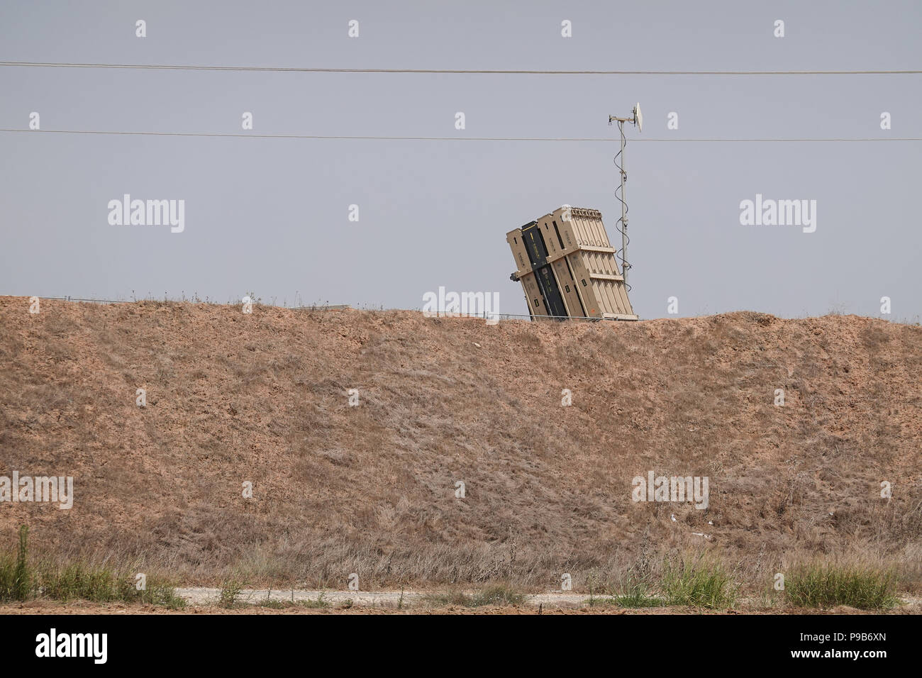 Conseil Régional Eshkol, Israël. 17 juillet, 2018. Un IDF batterie Iron Dome est ouverte et prête pour l'évolution de la près de la bande de Gaza. Une vague d'incendies criminels le terrorisme palestinien est maintenant à son quatrième mois. Des bombes incendiaires et explosifs sont livrés à partir de la bande de Gaza en Israël par des ballons gonflés à l'hélium ou cerfs-volants. Quelque 50 kilomètres carrés de champs agricoles et forestières ont été incendiés. Credit : Alon Nir/Alamy Live News Banque D'Images