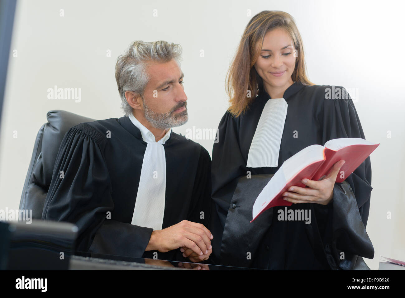 Lecture du droit Banque de photographies et d’images à haute résolution ...