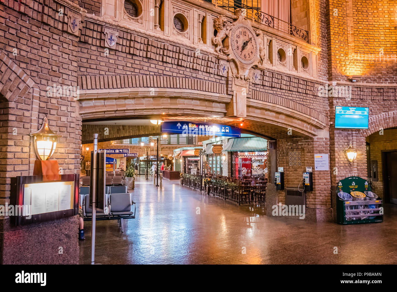 Gare Du Palais Ou Palais Station Est La Principale Gare Ferroviaire Et Routiere A Quebec Canada Photo Stock Alamy