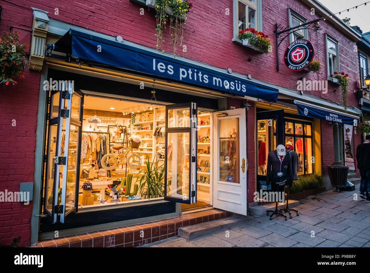 Rue du Petit-Champlain, Québec Canada est une vieille rue commerciale avec influence architecturale française lourde Banque D'Images