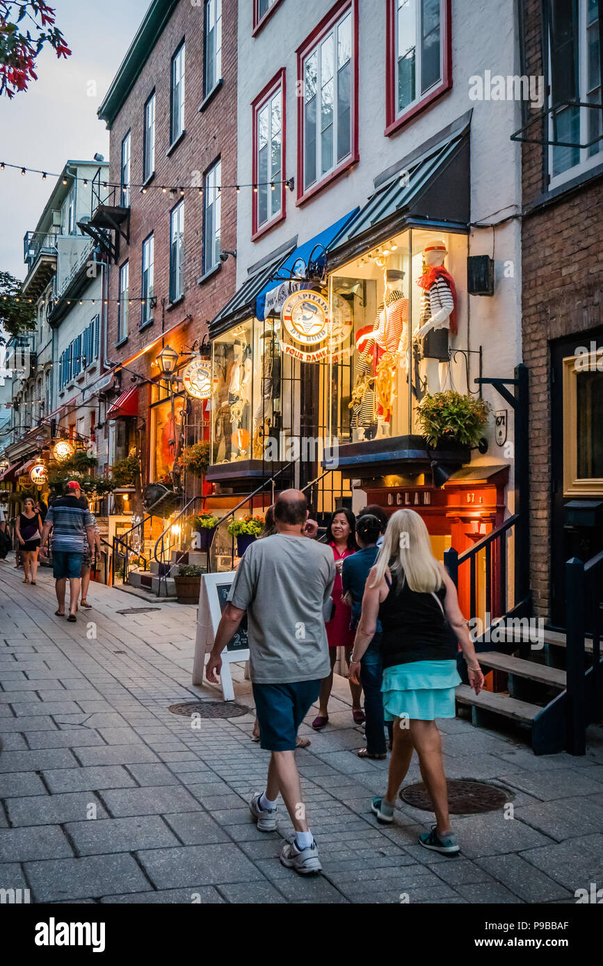 Rue du Petit-Champlain, Québec Canada est une vieille rue commerciale avec influence architecturale française lourde Banque D'Images