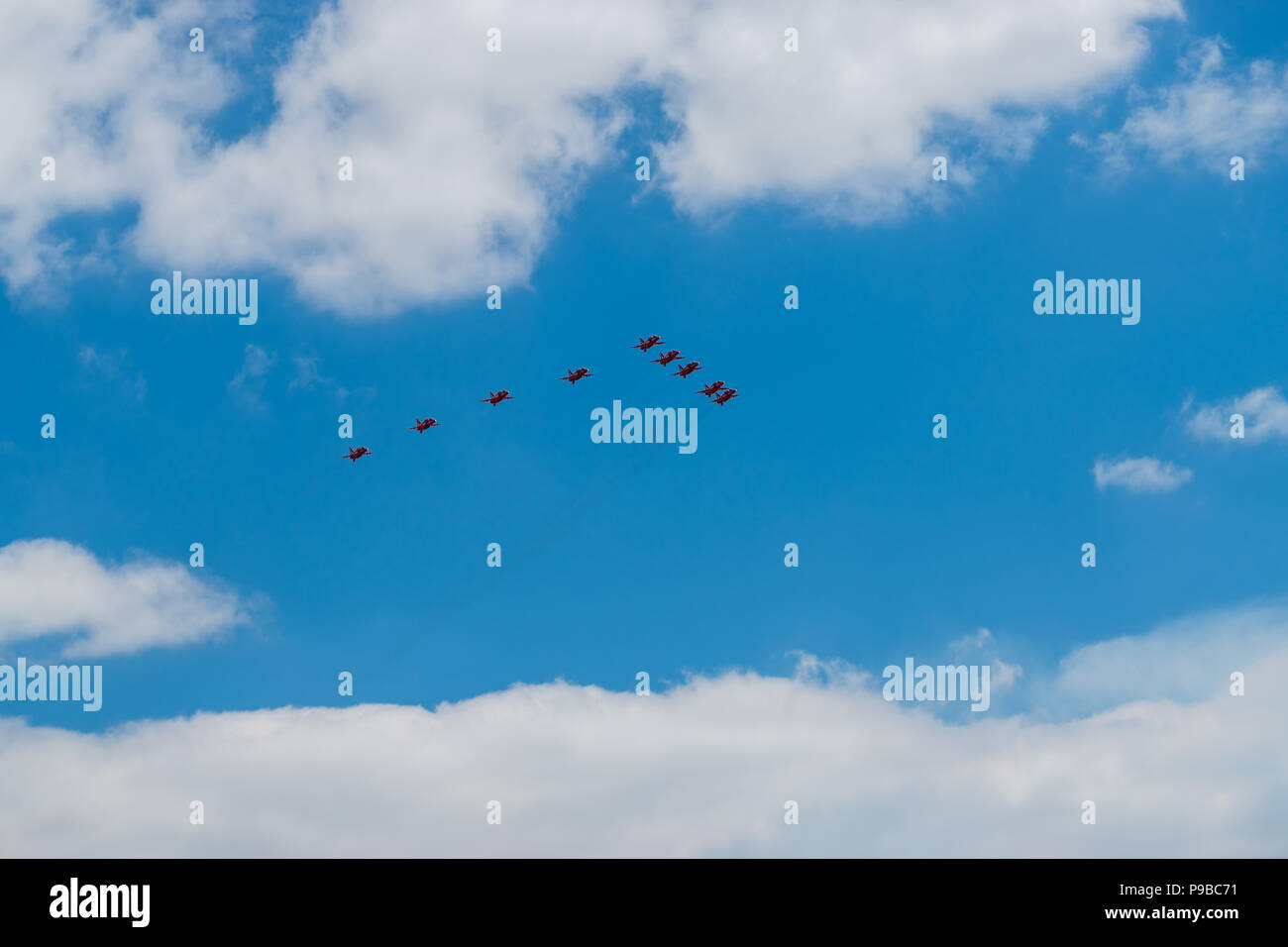 Les flèches rouges volent en formation dans le cadre de la RAF pour le survol du Centenaire Banque D'Images