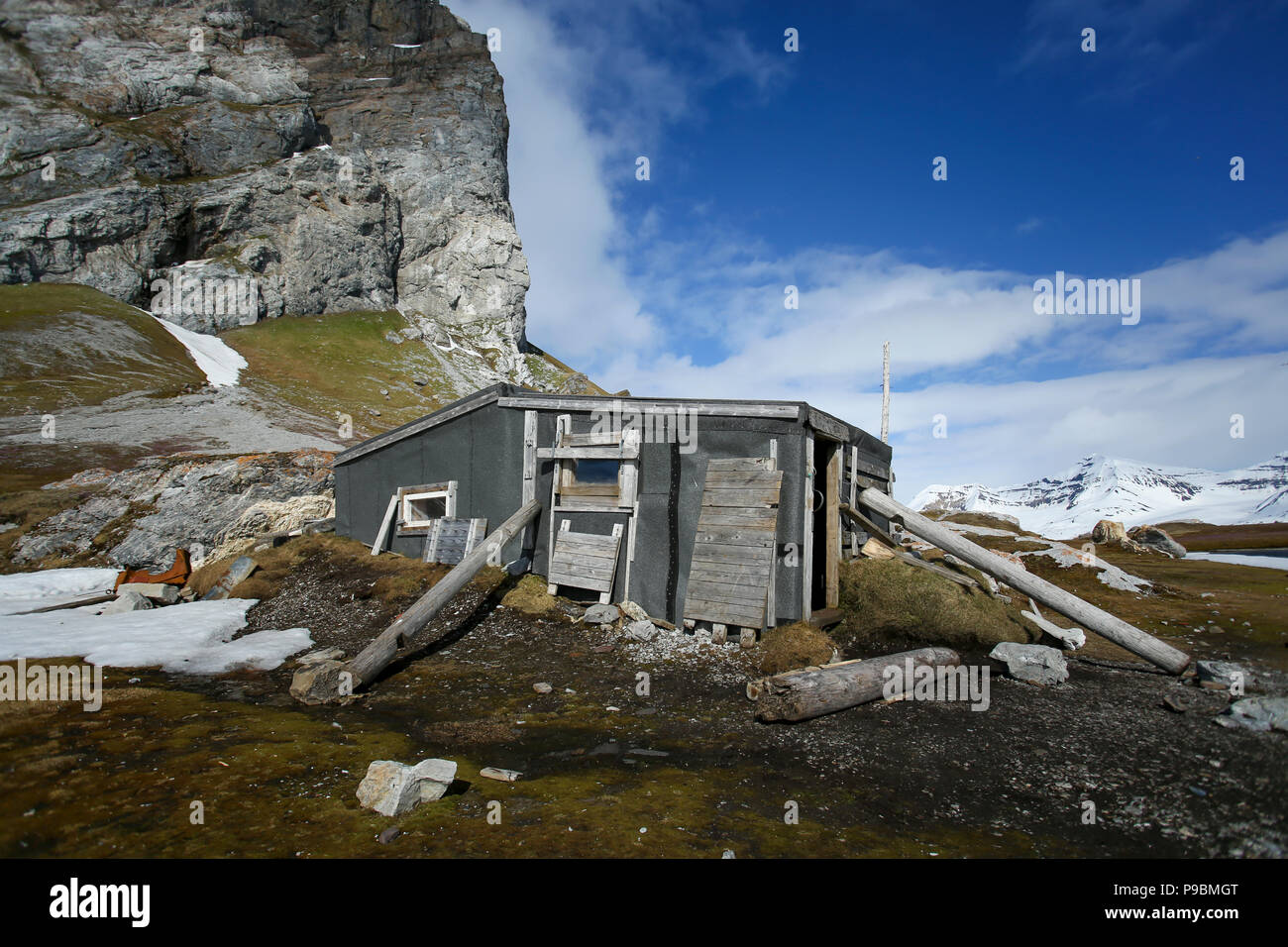 Arctique, Svalbard, Hornsund, Sør-Spitzberg Parc National, Gnålodden. Cabane de trappeur, femme légendaire Wanny Wolstad's à partir de 1930. Banque D'Images
