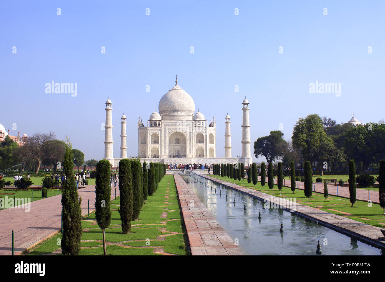 Célèbre attraction touristique - Le Mausolée du Taj Mahal à Agra, Inde. Site du patrimoine mondial de l'UNESCO Banque D'Images