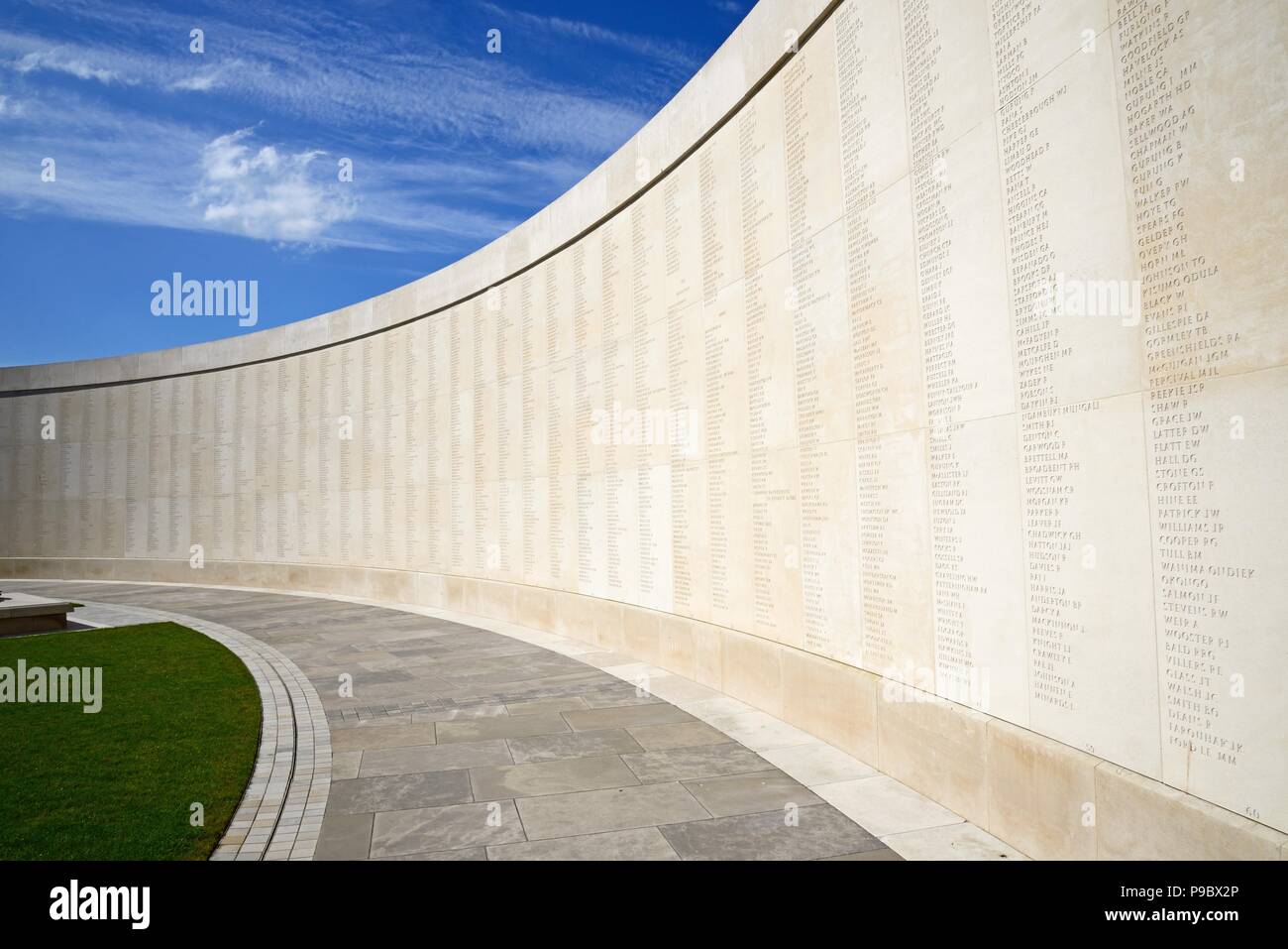 Mur des noms au sein de l'Armée, Mémorial National Memorial Arboretum, Alrewas, Staffordshire, Angleterre, Royaume-Uni, Europe de l'Ouest. Banque D'Images