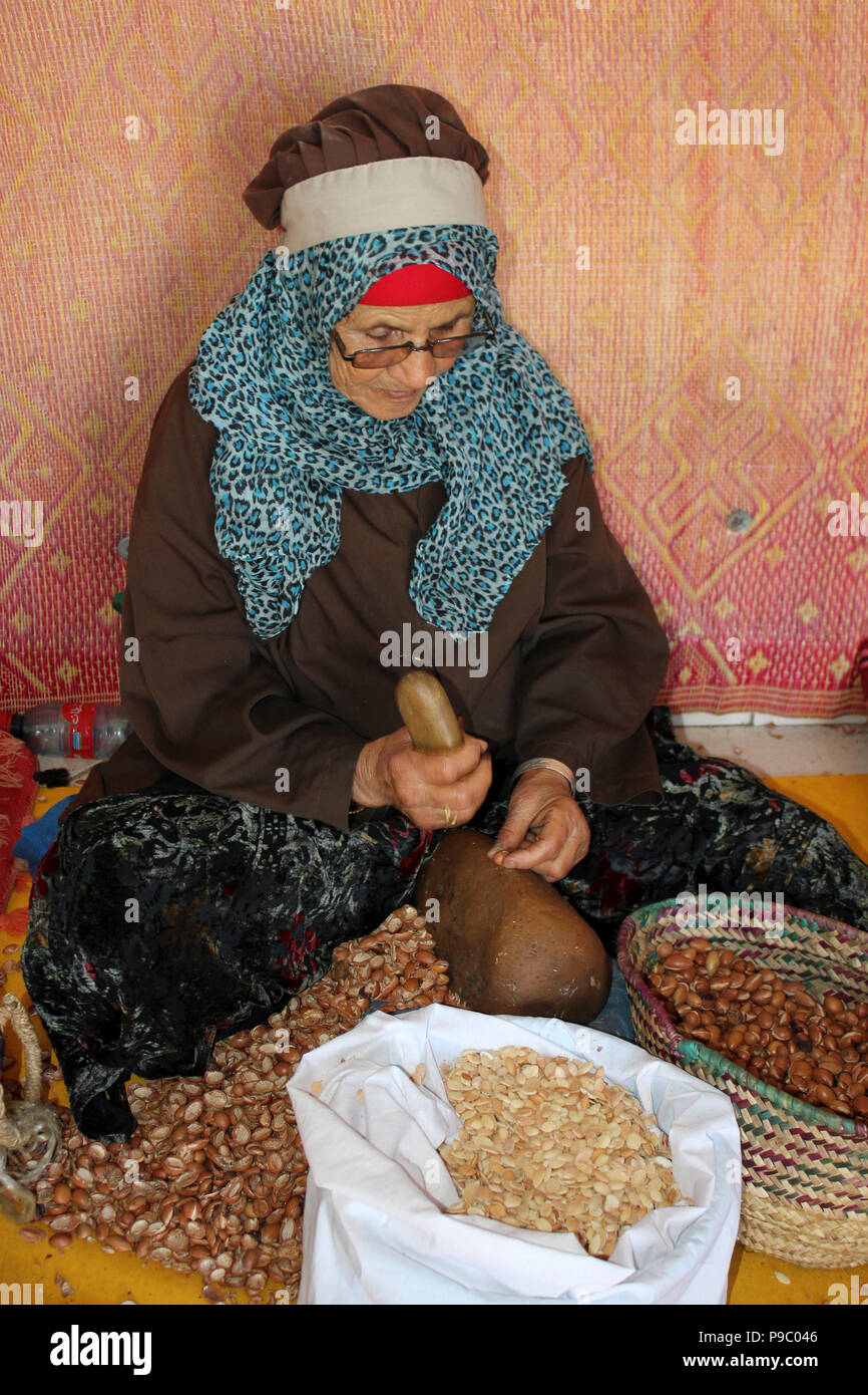 La production d'huile d'Argan Banque D'Images